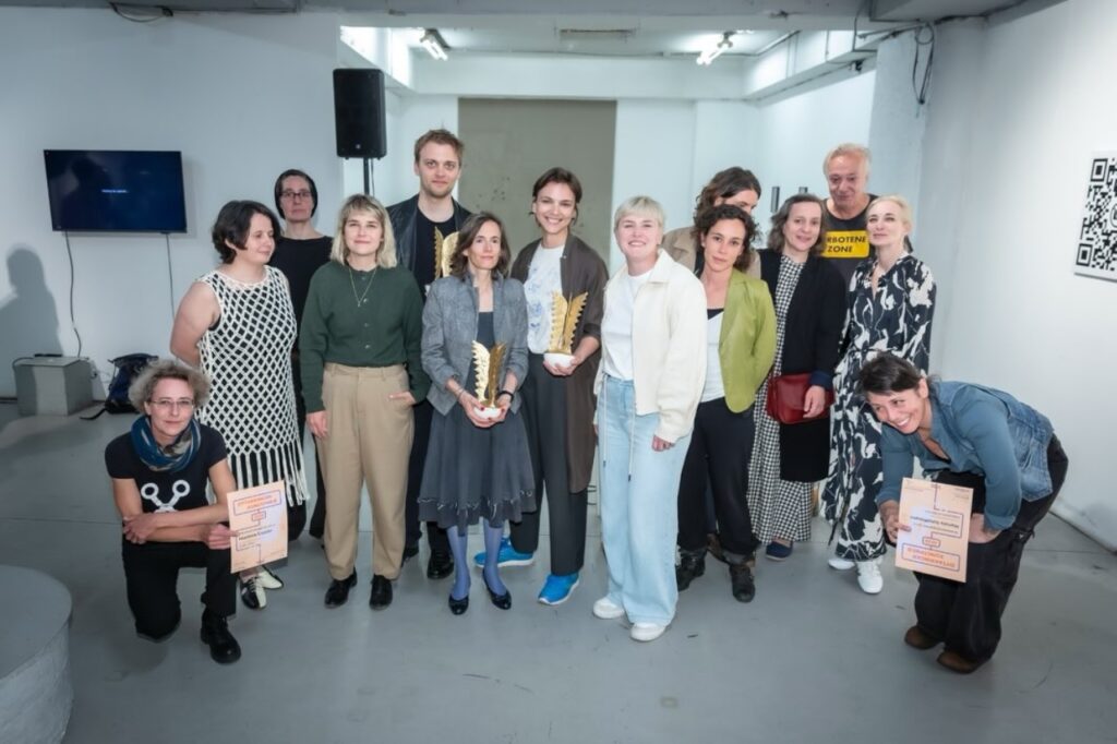 Ottakringer Kunstpreis 2026 GewinnerInner sowie die Jury.